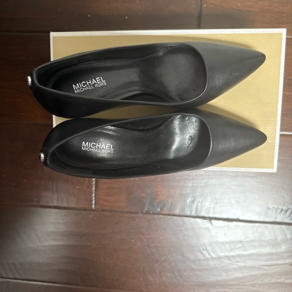 Michael Kors Black Pointed Heels - Picture 1 of 8